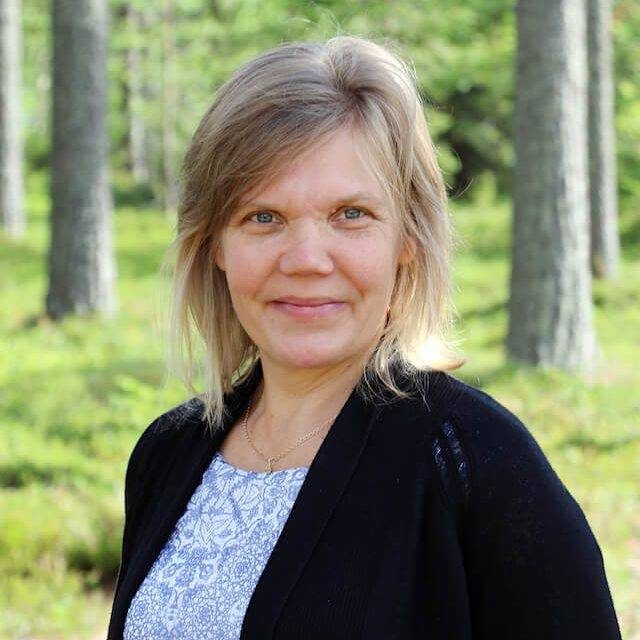 Asiakaspalvelu- ja myyntipällikkö Sari-Anne Vauhkonen